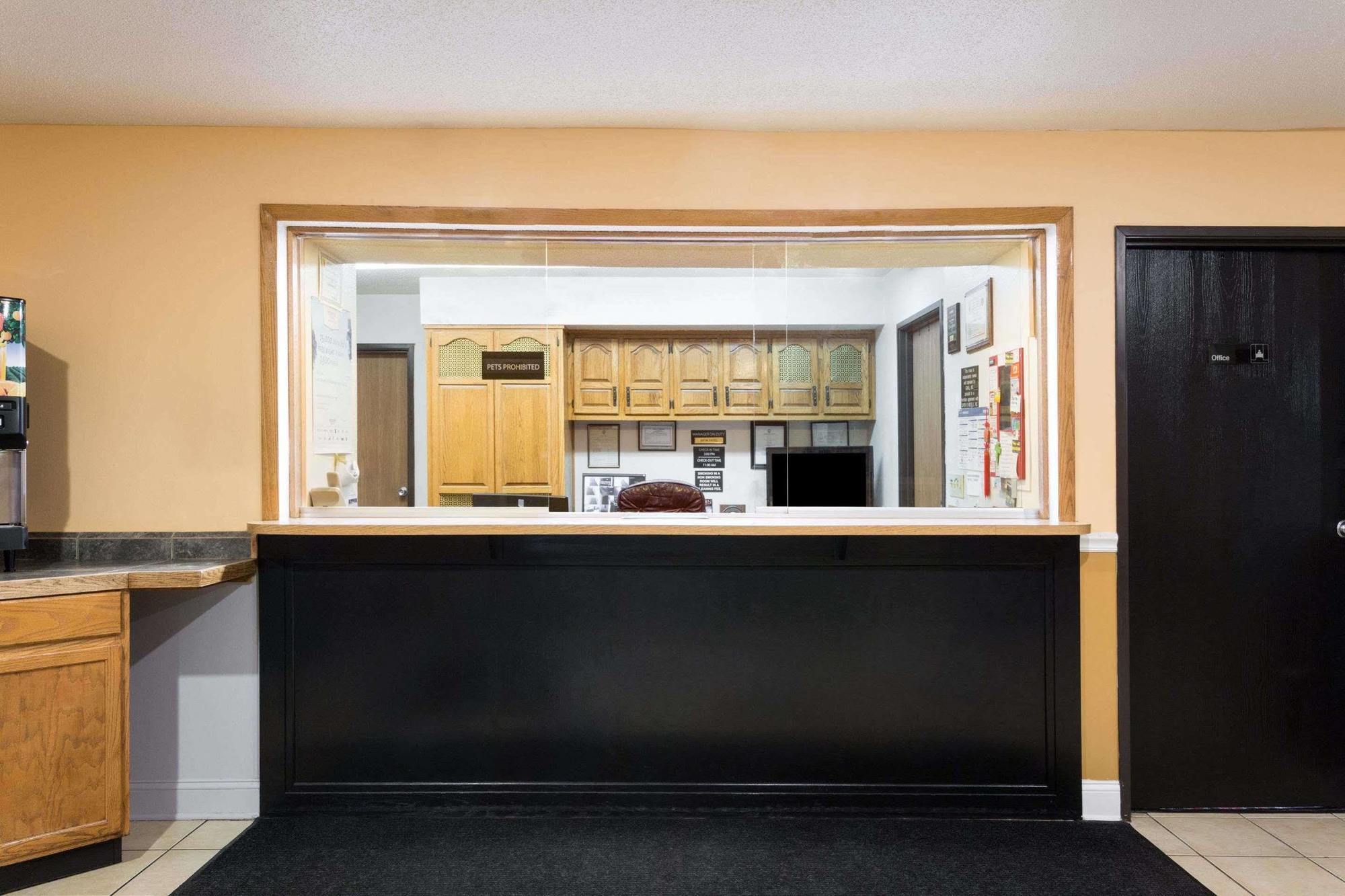 Super 8 By Wyndham Dumfries/Quantico Hotel Exterior foto